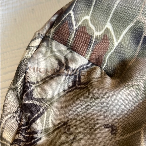 Camouflage Beanie with Flag Patch - Picture 3 of 6